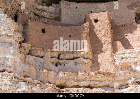 Vista ingrandita della Native American cliff dwellings nel castello di Montezuma monumento nazionale, Arizona Foto Stock