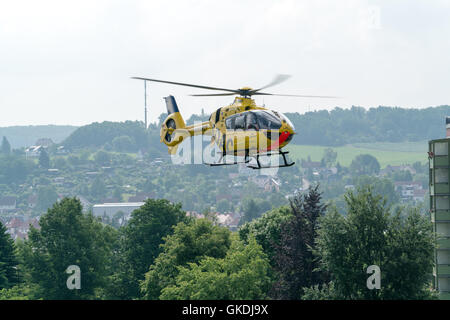 GERA, Germania - maggio, 29, 2016: adac elicottero e ambulanza Foto Stock