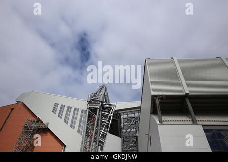 Il lavoro di risanamento intrapresi sul cavalletto principale presso lo Stadio di Calcio di Anfield, casa di Liverpool FC. Foto Stock