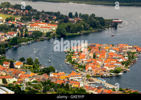 Vista aerea, isola di Malchow con la porta e il nuovo ponte levatoio, Malchow, Meclemburgo Lake District, Mecklenburgian Svizzera, Foto Stock