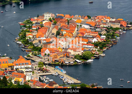 Vista aerea, isola di Malchow con la porta e il nuovo ponte levatoio, Malchow, Meclemburgo Lake District, Mecklenburgian Svizzera, Foto Stock