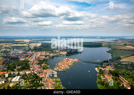 Vista aerea, isola di Malchow con la porta e il nuovo ponte levatoio, Malchow, Meclemburgo Lake District, Mecklenburgian Svizzera, Foto Stock