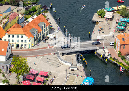 Vista aerea, isola di Malchow con la porta e il nuovo ponte levatoio, Malchow, Meclemburgo Lake District, Mecklenburgian Svizzera, Foto Stock