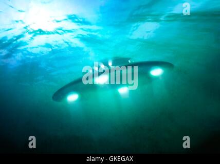 Illustrazione di un flying saucer, UFO o oggetto volante non identificato, visto sott'acqua. Foto Stock