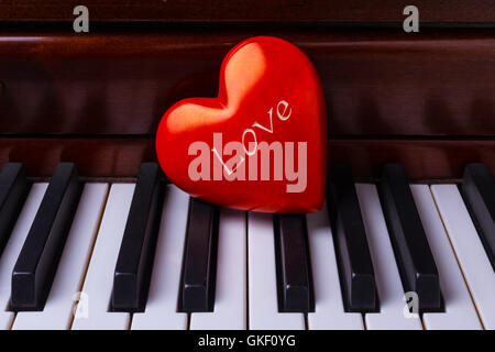 Amore cuore sul pianoforte Foto Stock