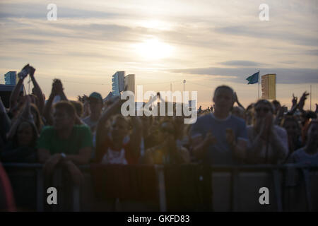 I frequentatori del festival presso il Festival Boardmaster, Cornovaglia 2016 Foto Stock