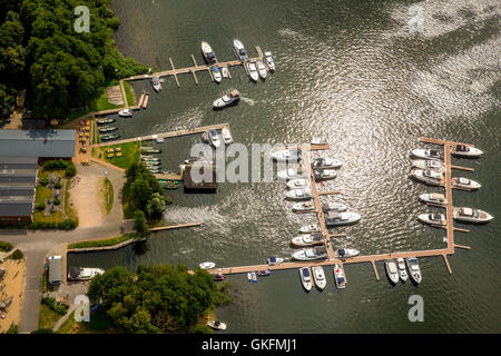 Vista aerea, pontili di Marina, Gut Marina Eldenburg, Waren (Müritz), Meclemburgo Lake District, Mecklenburgian Svizzera, Mec Foto Stock