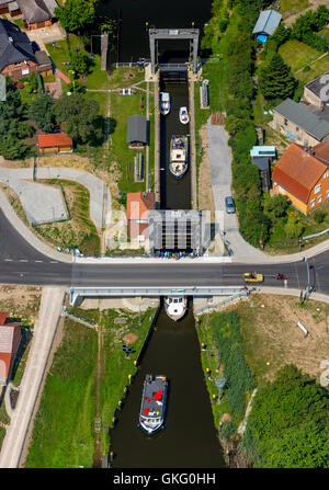 Vista aerea, bloccare Mirow con barche e Müritz-Havel fluviale, Mirow, Mecklenburg laghi, Mecklenburgian Svizzera, Mecklenburg- Foto Stock