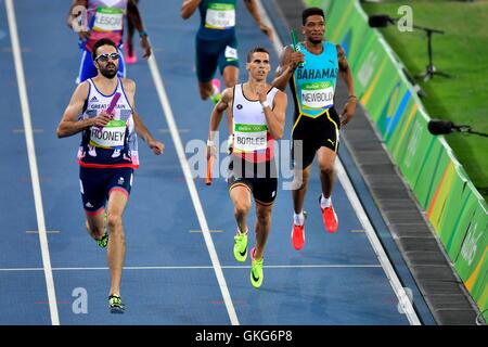 Rio de Janeiro, Brasile. 19 Ago, 2016. Kevin Borlee del Belgio e Rooney Martyn di Gran Bretagna durante il 2016 Giochi Olimpici Estivi, atletica leggera Uomini Staffetta 4 x 400m Round 1 - Calore 2 Credito: Azione Sport Plus/Alamy Live News Foto Stock