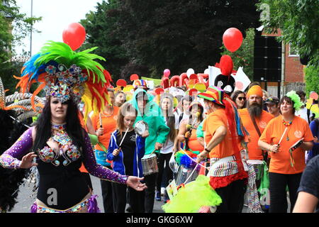 Swindon, Regno Unito 20 agosto 2016. La gente celebra la LBGT festival. Daniel Crawford/Alamy Live News Foto Stock