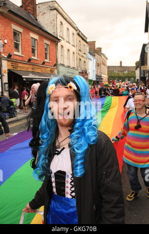 Swindon, Regno Unito 20 agosto 2016. La gente celebra la LBGT festival. Daniel Crawford/Alamy Live News Foto Stock