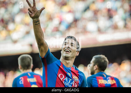 Barcellona, in Catalogna, Spagna. 20 agosto 2016. FC Barcelona avanti SUAREZ celebra un obiettivo durante il BBVA league match contro il Real Betis allo stadio Camp Nou a Barcellona Credito: Matthias Oesterle/ZUMA filo/Alamy Live News Foto Stock