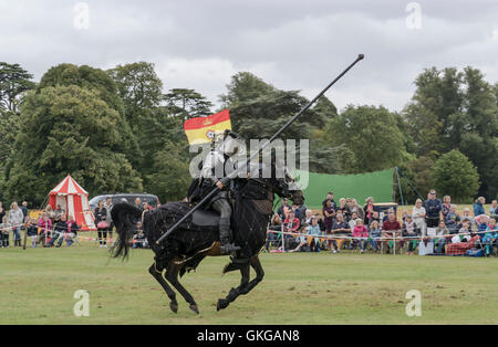 Torneo di giostre con cavalieri di Arkley presso il Palazzo di Blenheim Foto Stock