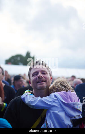 Sport Festival Beat, Gloucester, Gloucestershire, 20 agosto 2016. Folla godersi Band EMF. Credito: Daniel Fisher/Alamy Live News Foto Stock