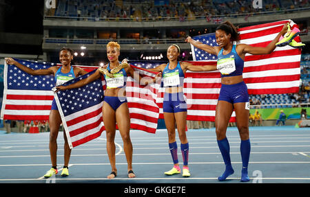 Rio De Janeiro, Brasile. 20 agosto 2016. (L-R) Courtney Okolo, Natasha Hastings, Allyson Felix e Phyllis Francesco e degli Stati Uniti d'America celebrare dopo la donna 4x400m relè di finale Athletcis al 2016 Rio in occasione dei Giochi Olimpici di Rio de Janeiro, Brasile, sul 20 agosto, 2016. Il team americano ha vinto la medaglia d'oro. Credito: Wang Lili/Xinhua/Alamy Live News Foto Stock