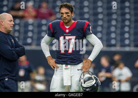 Houston, Texas, Stati Uniti d'America. 20 agosto 2016. Houston Texans quarterback Brock Osweiler (17) prima di un'NFL preseason game tra i Texans di Houston e New Orleans Saints presso NRG Stadium di Houston, TX su 20 Agosto 2016. Credito: Trask Smith/ZUMA filo/Alamy Live News Foto Stock