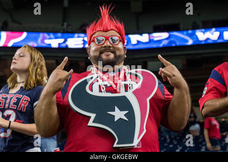 Houston, Texas, Stati Uniti d'America. 20 agosto 2016. A Houston Texans ventilatore dopo un NFL preseason game tra i Texans di Houston e New Orleans Saints presso NRG Stadium di Houston, TX su 20 Agosto 2016. Credito: Trask Smith/ZUMA filo/Alamy Live News Foto Stock