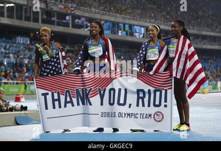 Rio De Janeiro, Brasile. 20 agosto 2016. (L-R) Natasha Hastings, Phyllis Francesco, Allyson Felix e Courtney Okolo degli Stati Uniti d'America reagire dopo la donna 4x400m relè di finale Athletcis al 2016 Rio in occasione dei Giochi Olimpici di Rio de Janeiro, Brasile, sul 20 agosto, 2016. Credito: Han Yan/Xinhua/Alamy Live News Foto Stock