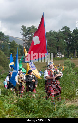 Giacobita di marzo a ponte alto celebrando la zona dove le prime pallottole furono trovate durante il 1745 ribellione Highlands della Scozia Foto Stock