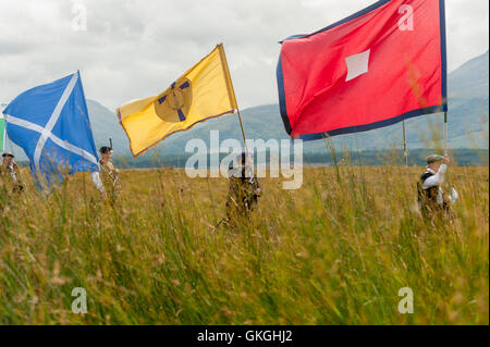 Giacobita di marzo a ponte alto celebrando la zona dove le prime pallottole furono trovate durante il 1745 ribellione Highlands della Scozia Foto Stock