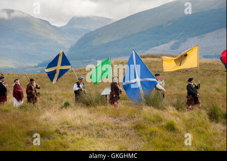 Giacobita di marzo a ponte alto celebrando la zona dove le prime pallottole furono trovate durante il 1745 ribellione Highlands della Scozia Foto Stock