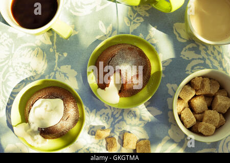 Souffle al cioccolato con zucchero al velo Foto Stock