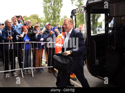 Everton il manager di Ronald Koeman arriva a terra prima della Barclays Premiership gioco tra il West Bromwich Albion e Everton durante il match di Premier League al Hawthornes, West Bromwich. Foto Stock