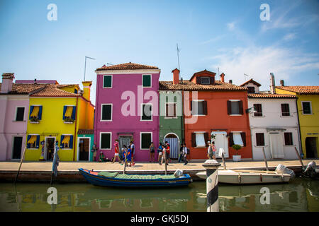 Le case colorate sull' isola di Burano a Venezia Italia Foto Stock