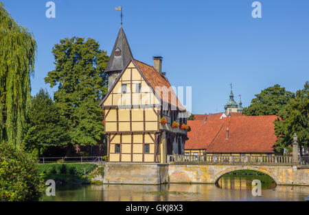 Gatehouse e il ponte del castello di Steinfurt, Germania Foto Stock