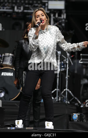 Tutti i Santi" Melanie Blatt esegue sul supporto vergine stadio durante il V Festival a Hylands Park a Chelmsford Essex. Foto Stock