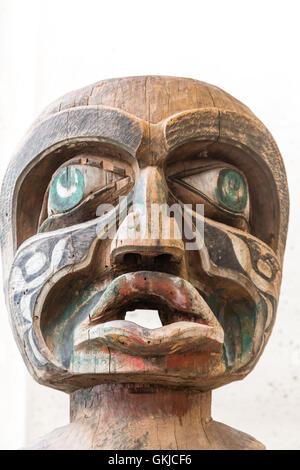 Antico Totem Inuit in Alaska Foto Stock