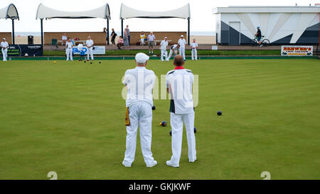 Gli uomini che giocano la corona verde bocce, Great Yarmouth Foto Stock