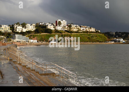 Cielo tempestoso su Torquay. Foto Stock