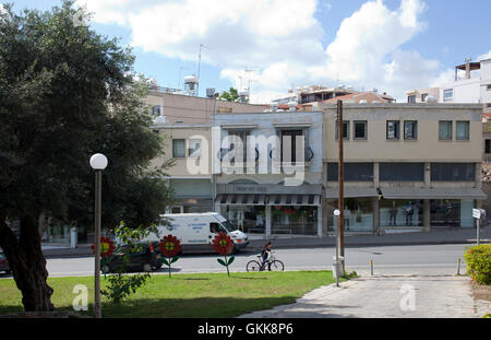 Gladstonos strada con negozi in Paphos Città Vecchia - Cipro Foto Stock