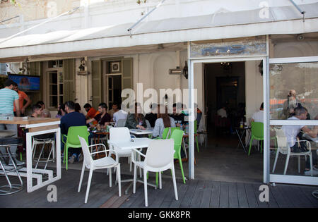 Popolari Cafe Omnia nella vecchia città di Paphos in Cipro Foto Stock