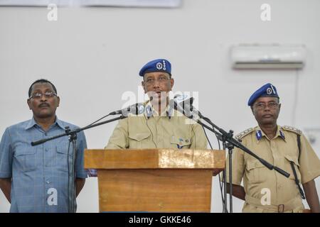 Somali commissario di polizia, Gen. Abdihakim Saacid fa un discorso durante il lancio del corso di formazione per le amministrazioni ad interim per le nuove zone accessibili su 10 maggio 2014 presso il generale Kahiye Accademia di polizia. AU ONU FOTO IST/David Mutua Foto Stock