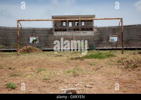 Il 9 agosto 2011, lo stadio Mogadiscio, un tempo sede di al-Shabaab, si erge come simbolo del ritiro del gruppo dalla città il 6 agosto 2011. Il ritiro ha segnato un cambiamento significativo nel panorama della sicurezza della Somalia. Foto Stock