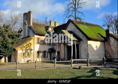 Casale della regina nel parco del castello di Versailles Foto Stock