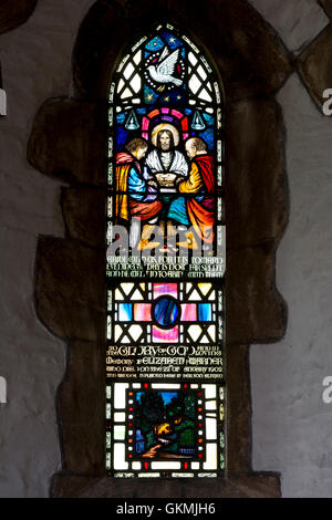 Il vetro macchiato in la chiesa di Sant'Andrea Cleeve prima, Worcestershire, England, Regno Unito Foto Stock