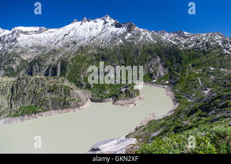 Grimselsee, un bacino idroelettrico del Lago nelle alpi svizzere, azionato da KWO Kraftwerke Oberhasli. Oberhasli svizzera. Foto Stock