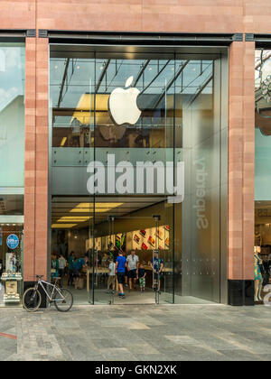 Apple Retail Outlet, Exeter City Centre, Devon Foto Stock