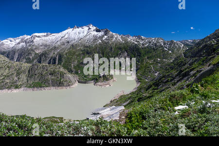 Grimselsee, un bacino idroelettrico del Lago nelle alpi svizzere, azionato da KWO Kraftwerke Oberhasli. Oberhasli svizzera. Foto Stock