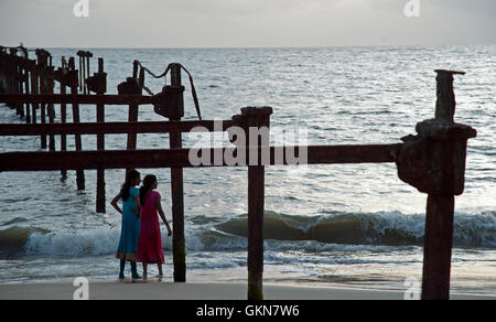 Turistico a Alleapy beach in Kerala, India Foto Stock