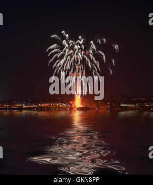 Fuochi d'artificio sul lungomare. Foto Stock