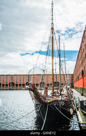 Il vecchio tall ship ormeggiati nell'Albert Dock Liverpool Ray Boswell Foto Stock