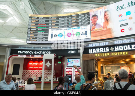 Cambio valuta uscite,banca,cambio di denaro, al terminal partenze presso l'aeroporto di Stansted, Londra,U.K. Foto Stock