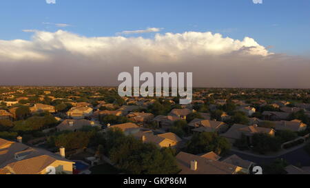 Enorme tempesta di polvere cloud soffia nella grotta di Su Creek, Arizona Foto Stock