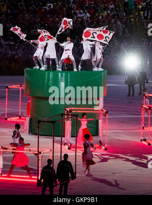 Rio de Janerio, RJ, Brasile. 21 Ago, 2016. Olimpiadi CERIMONIA DI CHIUSURA : Artisti provenienti da Giappone promuovere le 2020 Olimpiadi di estate a Tokyo durante i Giochi Olimpici cerimonia di chiusura a Maracana Stadium durante il 2016 Rio giochi olimpici estivi giochi. Credito: Paolo Kitagaki Jr./ZUMA filo/Alamy Live News Foto Stock