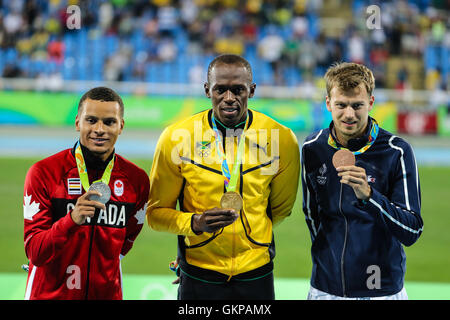 RIO DE JANEIRO, RJ - 19.08.2016: ATLETICA RIO Olimpiadi 2016 - 200m podio in atletica leggera Rio 2016 Giochi Olimpici presso lo Stadio Olimpico: Usain Bolt (JAM) è oro, Andre De Grasse (CAN) è argento e Christophe Lemaitre ha (FRA) è bronzo. (Foto: Fernanda Paradizo/Fotoarena) Foto Stock