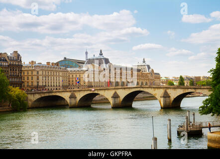 Il museo d' Orsay e il fiume Siene, Francia Foto Stock